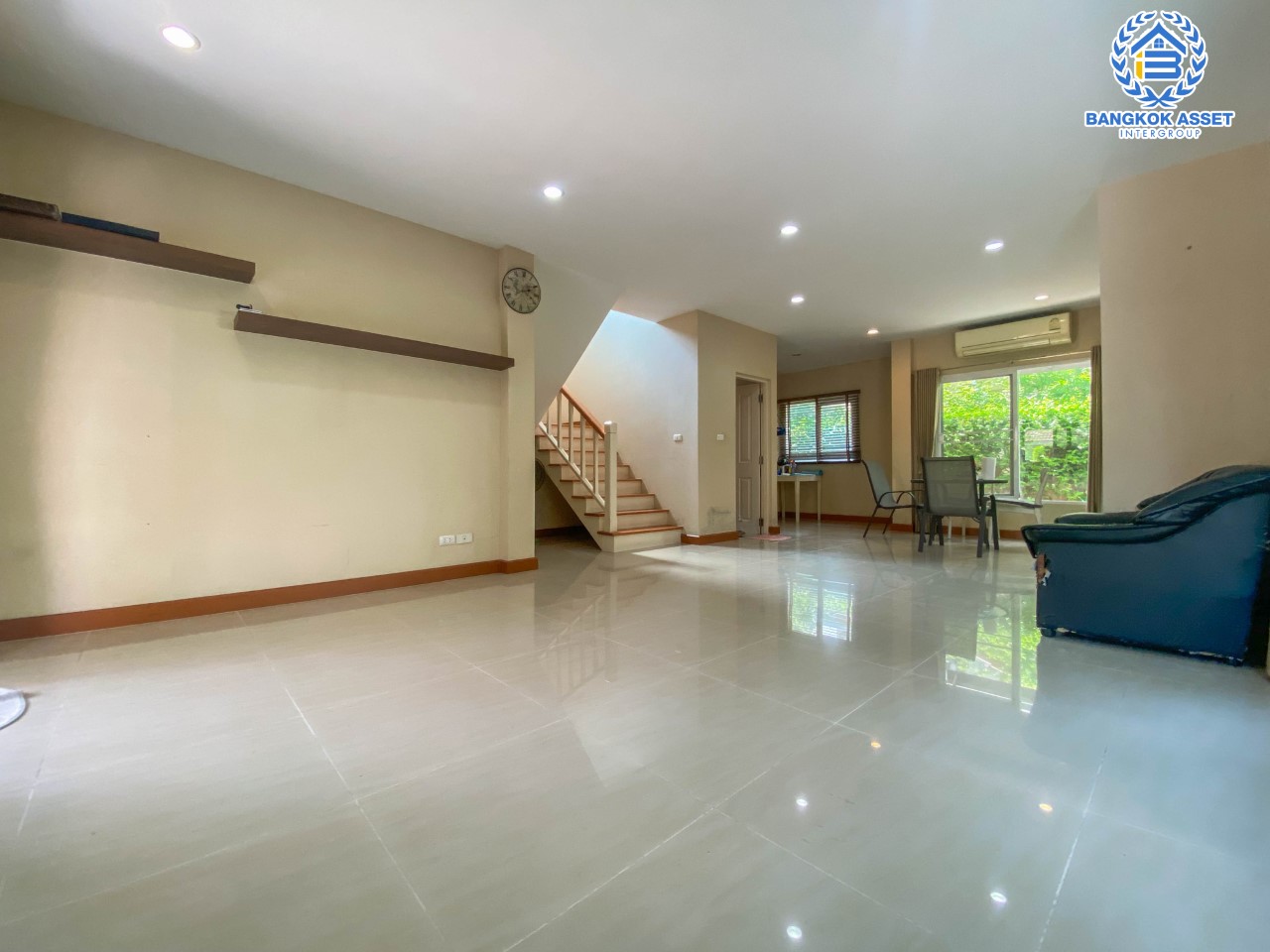 บ้านเดี่ยวมือสอง นนทบุรี คุณภาพแบรนด์ Q.House ม.คาซ่าวิลล์ ราชพฤกษ์-แจ้งวัฒนะ เนื้อที่ 50.6 ตร.ว. ฟังก์ชัน 3 ห้องนอน 2 ห้องน้ำ จอดรถได้ 2 คัน บ้านสวย พร้อมอยู่ ทำเลศักยภาพ ติดถนนราชพฤกษ์ ใกล้ทางด่วนแจ้งวัฒนะ และเซ็นทรัลแจ้งวัฒนะ...